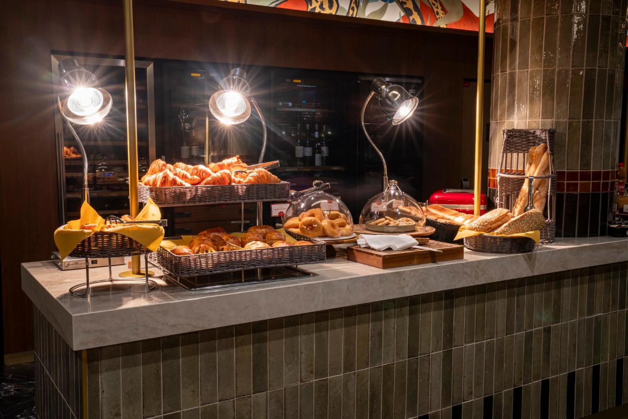 Voco Paris - Porte De Clichy By Ihg Ngoại thất bức ảnh